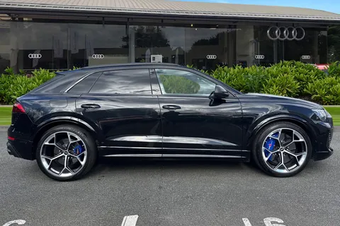 3 of 60 for Audi RS Q8 SUV performance Carbon Black 640 PS tiptronic