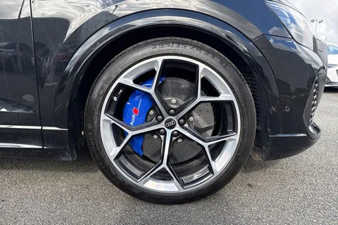 10 of 60 for Audi RS Q8 SUV performance Carbon Black 640 PS tiptronic