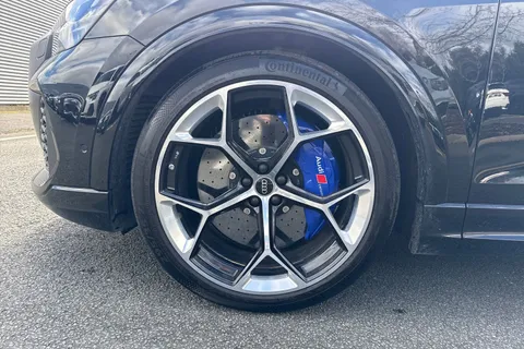 11 of 60 for Audi RS Q8 SUV performance Carbon Black 640 PS tiptronic