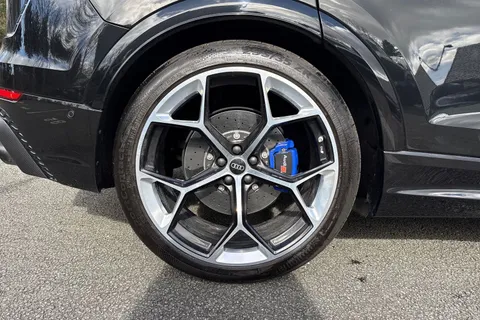 12 of 60 for Audi RS Q8 SUV performance Carbon Black 640 PS tiptronic