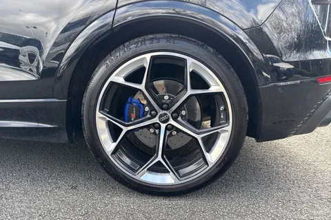 13 of 60 for Audi RS Q8 SUV performance Carbon Black 640 PS tiptronic