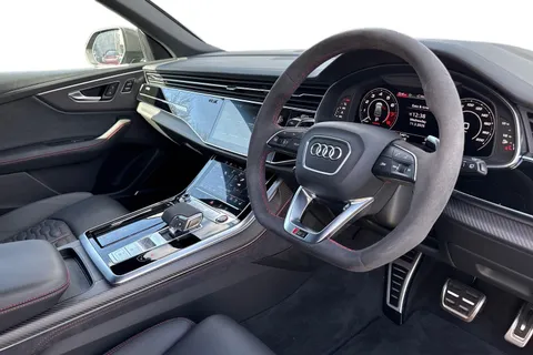 14 of 60 for Audi RS Q8 SUV performance Carbon Black 640 PS tiptronic