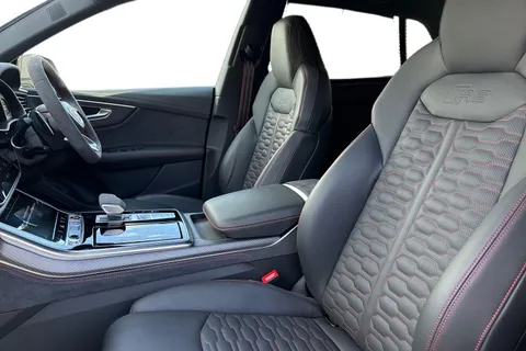 16 of 60 for Audi RS Q8 SUV performance Carbon Black 640 PS tiptronic