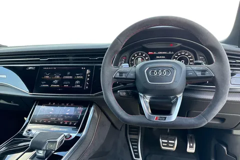 18 of 60 for Audi RS Q8 SUV performance Carbon Black 640 PS tiptronic