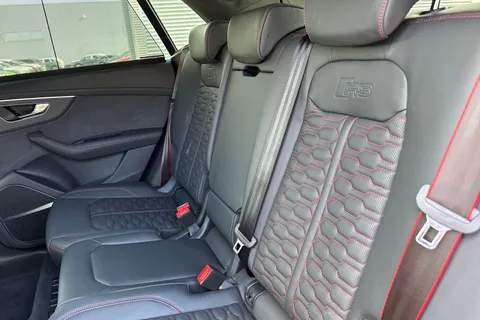 19 of 60 for Audi RS Q8 SUV performance Carbon Black 640 PS tiptronic