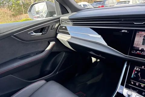 20 of 60 for Audi RS Q8 SUV performance Carbon Black 640 PS tiptronic