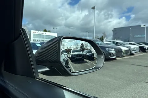 21 of 60 for Audi RS Q8 SUV performance Carbon Black 640 PS tiptronic