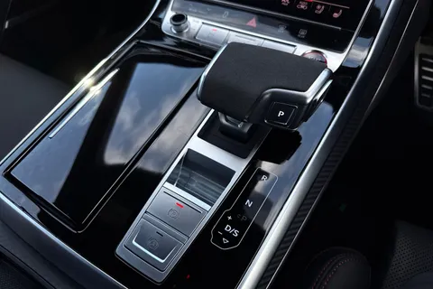 23 of 60 for Audi RS Q8 SUV performance Carbon Black 640 PS tiptronic