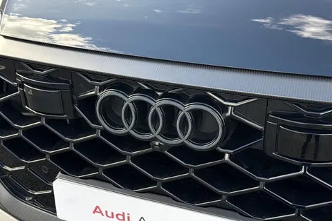 25 of 60 for Audi RS Q8 SUV performance Carbon Black 640 PS tiptronic