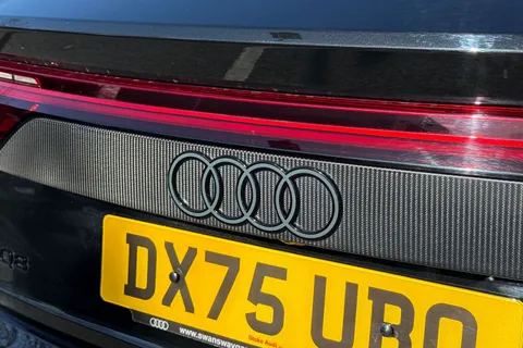 28 of 60 for Audi RS Q8 SUV performance Carbon Black 640 PS tiptronic