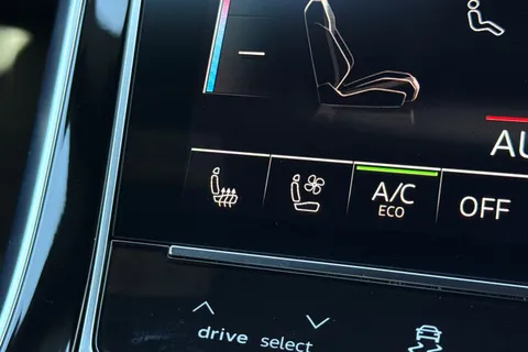 42 of 60 for Audi RS Q8 SUV performance Carbon Black 640 PS tiptronic