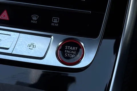 44 of 60 for Audi RS Q8 SUV performance Carbon Black 640 PS tiptronic