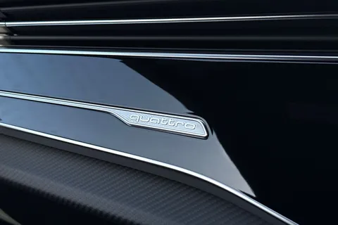 45 of 60 for Audi RS Q8 SUV performance Carbon Black 640 PS tiptronic