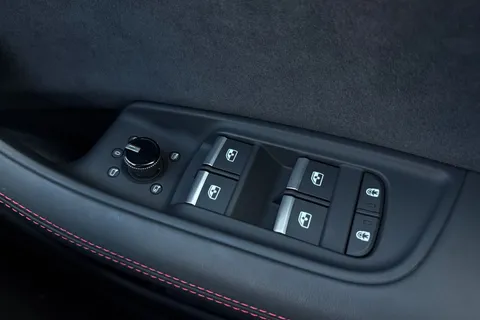 47 of 60 for Audi RS Q8 SUV performance Carbon Black 640 PS tiptronic