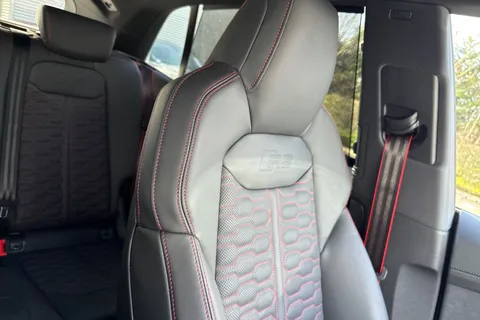 50 of 60 for Audi RS Q8 SUV performance Carbon Black 640 PS tiptronic