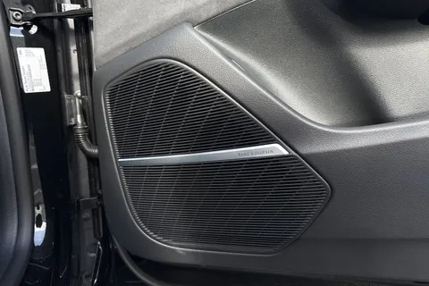 51 of 60 for Audi RS Q8 SUV performance Carbon Black 640 PS tiptronic