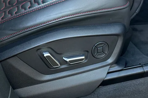 52 of 60 for Audi RS Q8 SUV performance Carbon Black 640 PS tiptronic