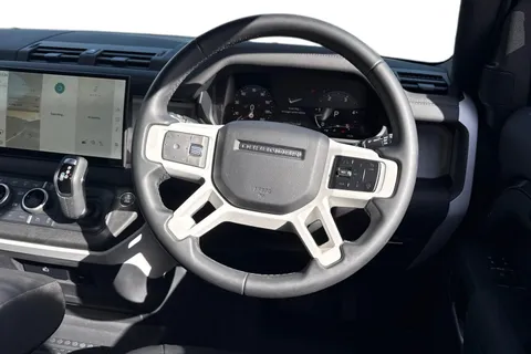 BM25JFU Land Rover Defender 90 3.0 D250 MHEV X-Dynamic SE Hard Top SUV 3dr Diesel Auto 4WD SWB Euro 6 (s/s) (250 ps) Thumbnail #16