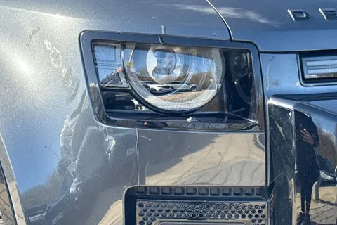 BM25JFU Land Rover Defender 90 3.0 D250 MHEV X-Dynamic SE Hard Top SUV 3dr Diesel Auto 4WD SWB Euro 6 (s/s) (250 ps) Thumbnail #18