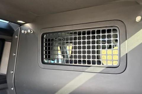 BM25JFU Land Rover Defender 90 3.0 D250 MHEV X-Dynamic SE Hard Top SUV 3dr Diesel Auto 4WD SWB Euro 6 (s/s) (250 ps) Thumbnail #19