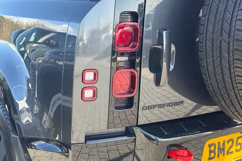 BM25JFU Land Rover Defender 90 3.0 D250 MHEV X-Dynamic SE Hard Top SUV 3dr Diesel Auto 4WD SWB Euro 6 (s/s) (250 ps) Thumbnail #20