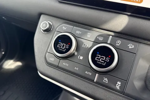 BM25JFU Land Rover Defender 90 3.0 D250 MHEV X-Dynamic SE Hard Top SUV 3dr Diesel Auto 4WD SWB Euro 6 (s/s) (250 ps) Thumbnail #23