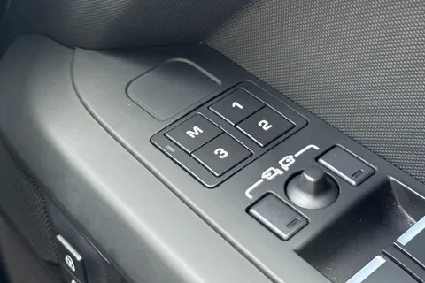 BM25JFU Land Rover Defender 90 3.0 D250 MHEV X-Dynamic SE Hard Top SUV 3dr Diesel Auto 4WD SWB Euro 6 (s/s) (250 ps) Thumbnail #26