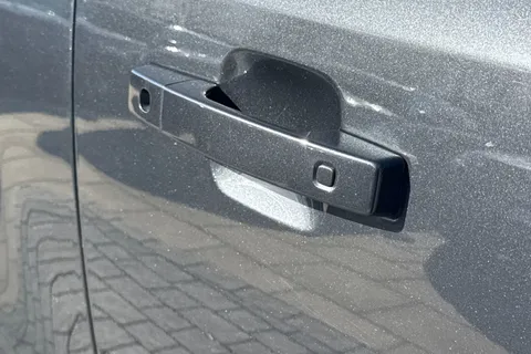 BM25JFU Land Rover Defender 90 3.0 D250 MHEV X-Dynamic SE Hard Top SUV 3dr Diesel Auto 4WD SWB Euro 6 (s/s) (250 ps) Thumbnail #30