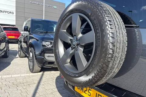 BM25JFU Land Rover Defender 90 3.0 D250 MHEV X-Dynamic SE Hard Top SUV 3dr Diesel Auto 4WD SWB Euro 6 (s/s) (250 ps) Thumbnail #31