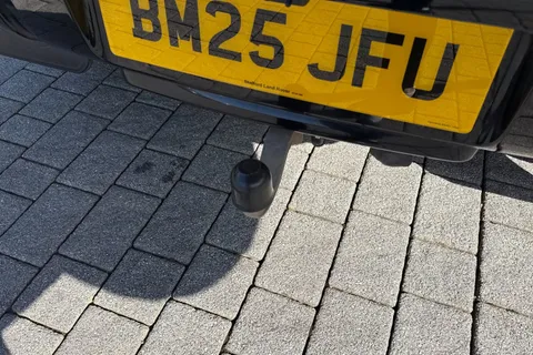 BM25JFU Land Rover Defender 90 3.0 D250 MHEV X-Dynamic SE Hard Top SUV 3dr Diesel Auto 4WD SWB Euro 6 (s/s) (250 ps) Thumbnail #32