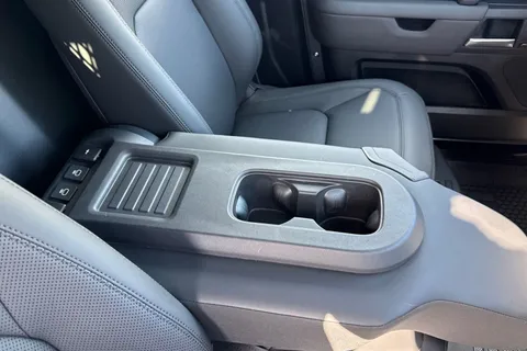 BM25JFU Land Rover Defender 90 3.0 D250 MHEV X-Dynamic SE Hard Top SUV 3dr Diesel Auto 4WD SWB Euro 6 (s/s) (250 ps) Thumbnail #33