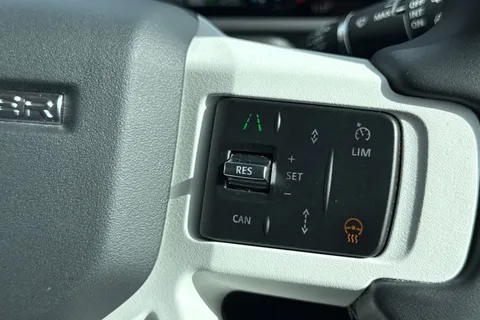 BM25JFU Land Rover Defender 90 3.0 D250 MHEV X-Dynamic SE Hard Top SUV 3dr Diesel Auto 4WD SWB Euro 6 (s/s) (250 ps) Thumbnail #34