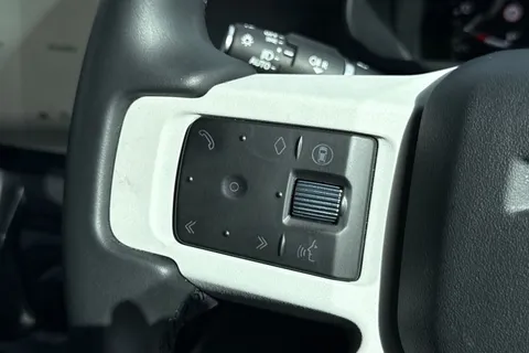 BM25JFU Land Rover Defender 90 3.0 D250 MHEV X-Dynamic SE Hard Top SUV 3dr Diesel Auto 4WD SWB Euro 6 (s/s) (250 ps) Thumbnail #35