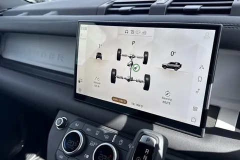 BM25JFU Land Rover Defender 90 3.0 D250 MHEV X-Dynamic SE Hard Top SUV 3dr Diesel Auto 4WD SWB Euro 6 (s/s) (250 ps) Thumbnail #38