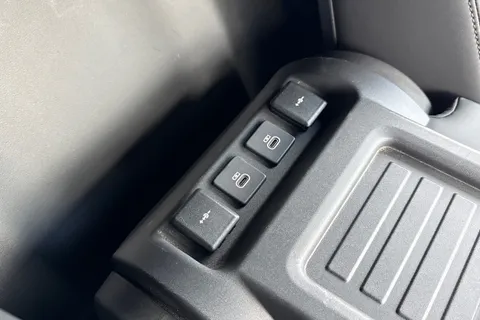 BM25JFU Land Rover Defender 90 3.0 D250 MHEV X-Dynamic SE Hard Top SUV 3dr Diesel Auto 4WD SWB Euro 6 (s/s) (250 ps) Thumbnail #43