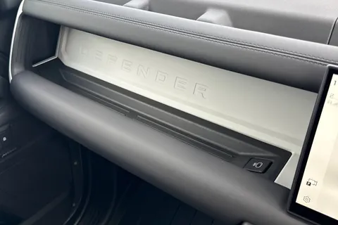 BM25JFU Land Rover Defender 90 3.0 D250 MHEV X-Dynamic SE Hard Top SUV 3dr Diesel Auto 4WD SWB Euro 6 (s/s) (250 ps) Thumbnail #45