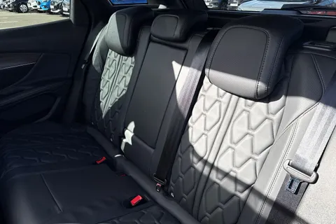 KV22UVM PEUGEOT 3008 1.6 13.2kWh GT Premium e-EAT Euro 6 (s/s) 5dr Thumbnail #20