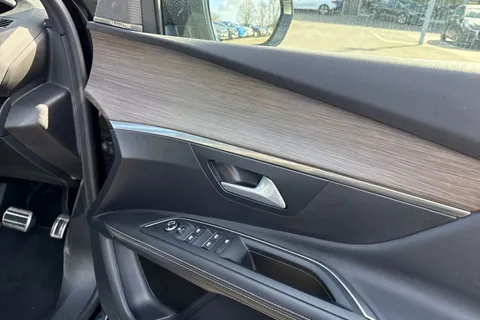 KV22UVM PEUGEOT 3008 1.6 13.2kWh GT Premium e-EAT Euro 6 (s/s) 5dr Thumbnail #22