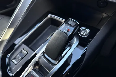 KV22UVM PEUGEOT 3008 1.6 13.2kWh GT Premium e-EAT Euro 6 (s/s) 5dr Thumbnail #24