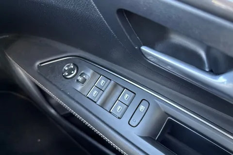 KV22UVM PEUGEOT 3008 1.6 13.2kWh GT Premium e-EAT Euro 6 (s/s) 5dr Thumbnail #48