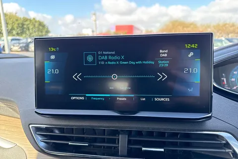 KV22UVM PEUGEOT 3008 1.6 13.2kWh GT Premium e-EAT Euro 6 (s/s) 5dr Thumbnail #50