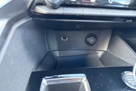 KV22UVM PEUGEOT 3008 1.6 13.2kWh GT Premium e-EAT Euro 6 (s/s) 5dr Thumbnail #59