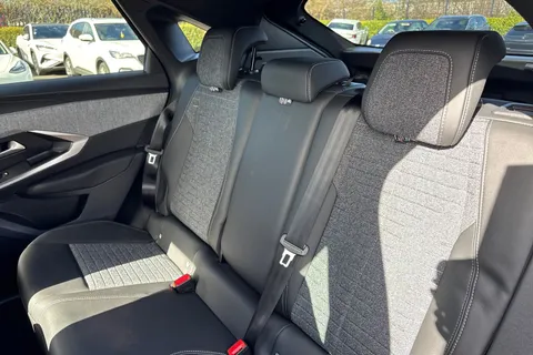 18 of 66 for PEUGEOT 3008 1.2 HYBRID Allure e-DSC6 Euro 6 (s/s) 5dr