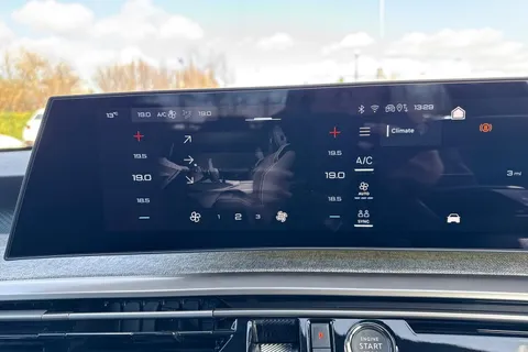 21 of 66 for PEUGEOT 3008 1.2 HYBRID Allure e-DSC6 Euro 6 (s/s) 5dr