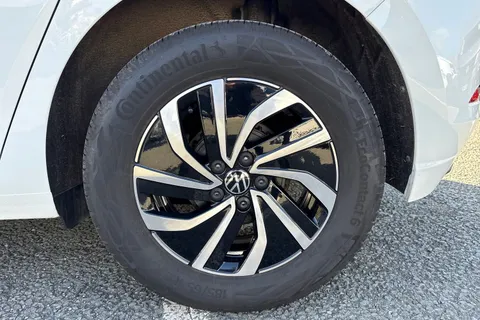 CX75YLE Volkswagen Polo 1.0 Life 5dr ⭐Front & Rear Parking sensors, Heated seats, Rear tinted glas Thumbnail #11