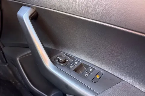 CX75YLE Volkswagen Polo 1.0 Life 5dr ⭐Front & Rear Parking sensors, Heated seats, Rear tinted glas Thumbnail #21