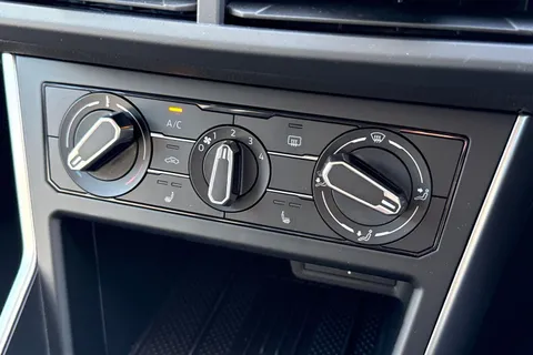 CX75YLE Volkswagen Polo 1.0 Life 5dr ⭐Front & Rear Parking sensors, Heated seats, Rear tinted glas Thumbnail #22