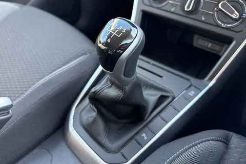 CX75YLE Volkswagen Polo 1.0 Life 5dr ⭐Front & Rear Parking sensors, Heated seats, Rear tinted glas Thumbnail #23