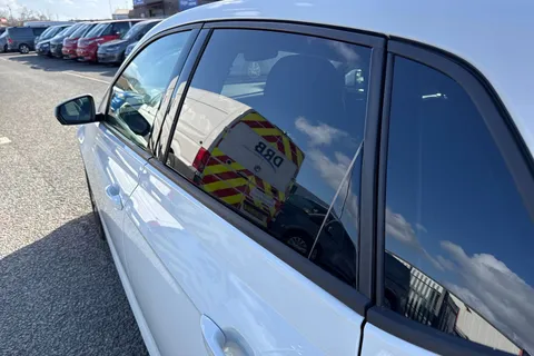 CX75YLE Volkswagen Polo 1.0 Life 5dr ⭐Front & Rear Parking sensors, Heated seats, Rear tinted glas Thumbnail #31