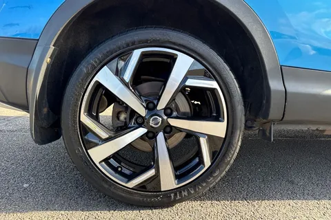 11 of 67 for Nissan Qashqai 1.2 DIG-T Tekna XTRON Euro 6 (s/s) 5dr